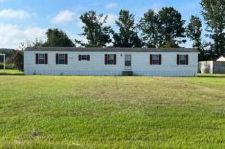 .5 ACRE Lot with Mobile Home in Lenoir County